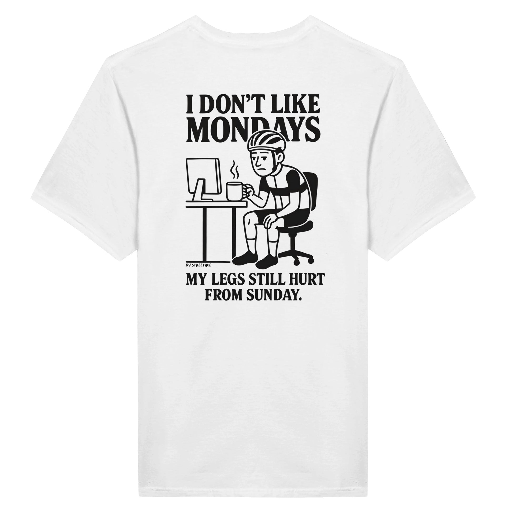T-Shirt Rückseite: Müder Radfahrer mit Kaffee am Schreibtisch – Text: I Don’t Like Mondays – My Legs Still Hurt from Sunday